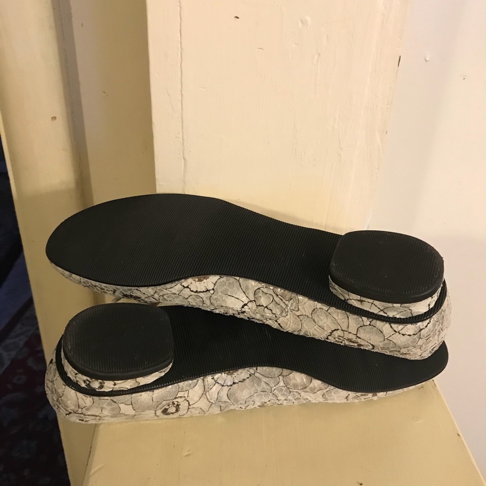 Shoes - Picture 5 of 6